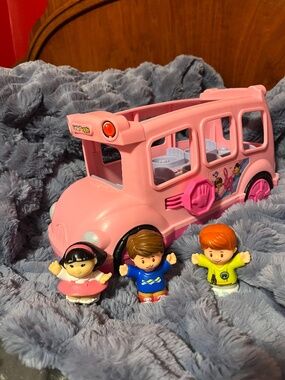 Little people pink bus set